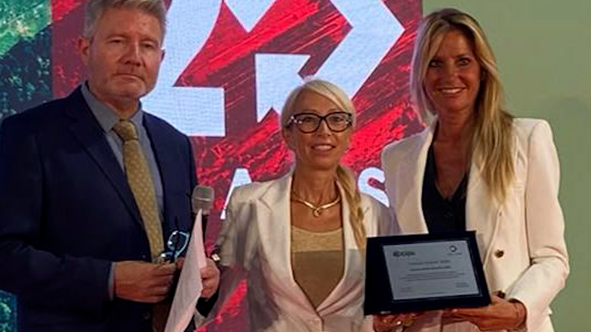 Montevarchi premiata al prestigioso RemTech Expo di Ferrara come “virtuosa testimonianza e impegno in materia di sviluppo sostenibile”.